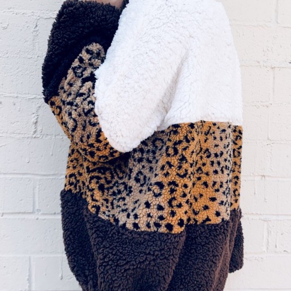 Amoli Leopard Color Block Sherpa Sweatshirt - Picture 3 of 4